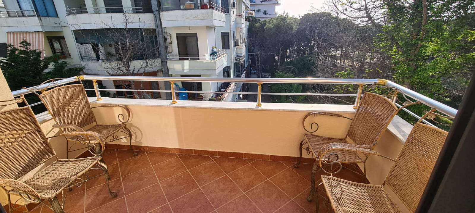 JEPET ME QIRA APARTAMENT 1+1 NE GOLEM!